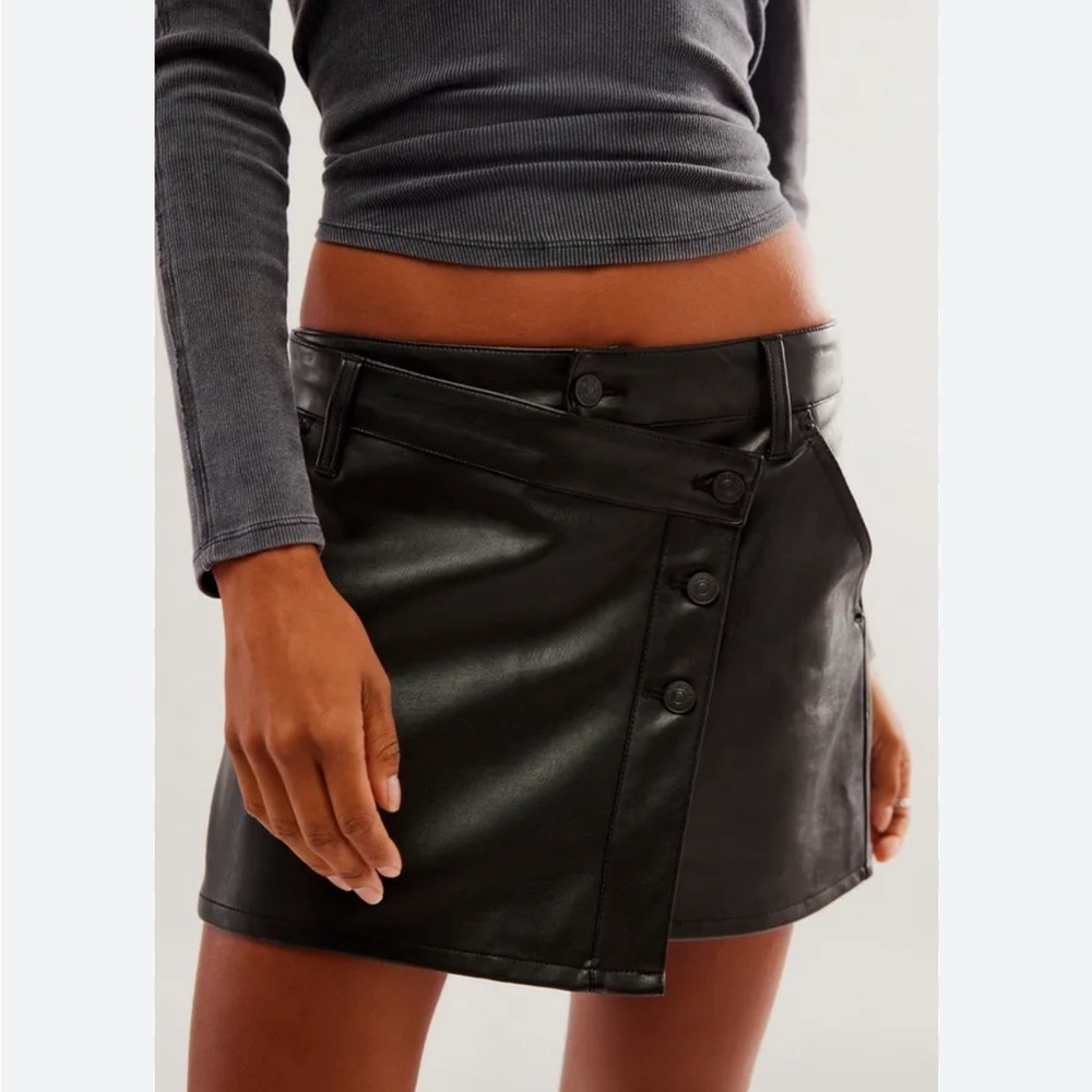 WE THE FREE mini black leather skirt